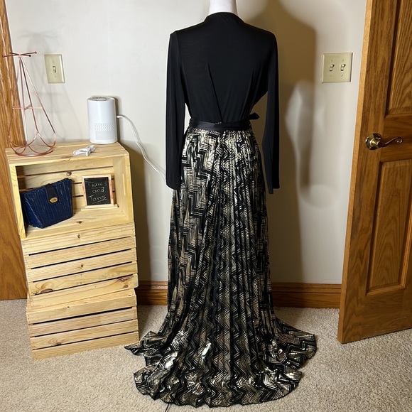 LuLaRoe DeAnne Black And Gold Chevron Print Pleated Long Dress Large - Picture 5 of 10